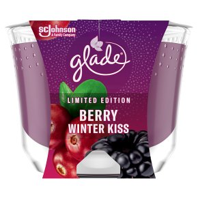 Glade Winter Berry Kiss Candle