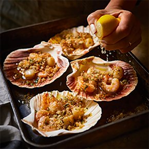No.1 6 Scallops & Prawns with Garlic Butter & Samphire